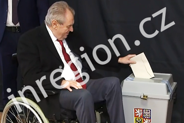 Prezident Zeman volil v Lánech