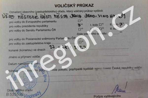 Voličský průkaz - ilustrační foto