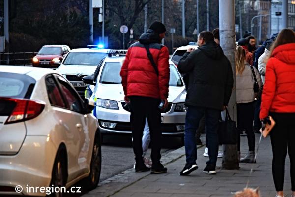 V ulicích smerem od Lidické ke Královu Poli uvízlo dvacet tramvají, DPMB s nimi teď musí vycouvat.