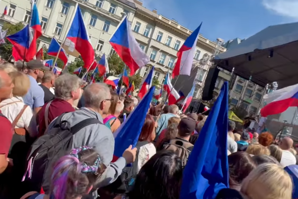 Demonstrace na náměstí - ilustrační foto, inregion.cz 