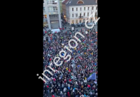 Příznivci v Ústí nad Labem čekají na Petra Pavla