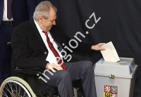 Prezident Zeman volil v Lánech