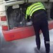 Zásah strážníků u požáru motoru autobusu