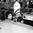 Gina Lollobrigida na návštěve autosalonu v Turíně v roce 1955